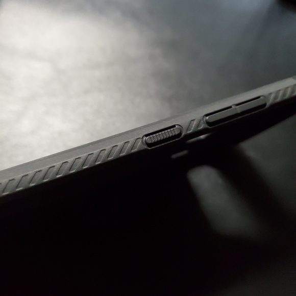 Spigen Rugged Armor Case (Galaxy S10+) - Picture 4 of 7